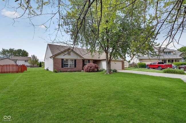 6626 Crossbridge Dr in Noblesville, IN - Building Photo - Building Photo