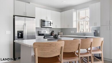 4902 Cosmos Cir, Unit 301 in Wimauma, FL - Foto de edificio - Building Photo