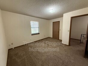 2700 NW 3rd Terrace in Blue Springs, MO - Building Photo - Building Photo