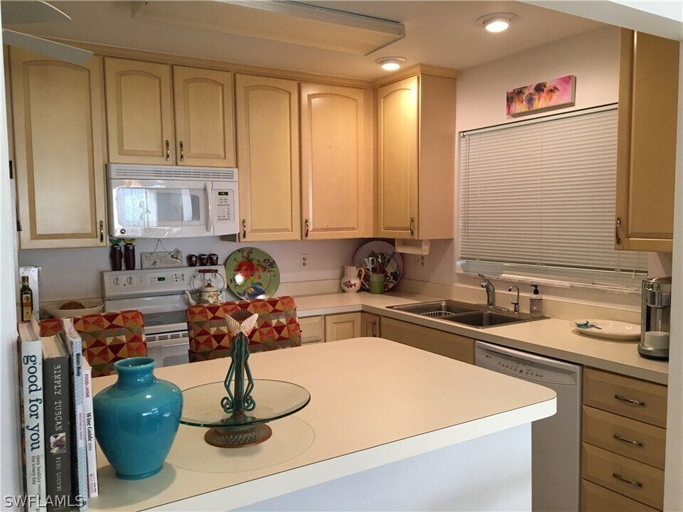 4140 Crayton Rd in Naples, FL - Building Photo