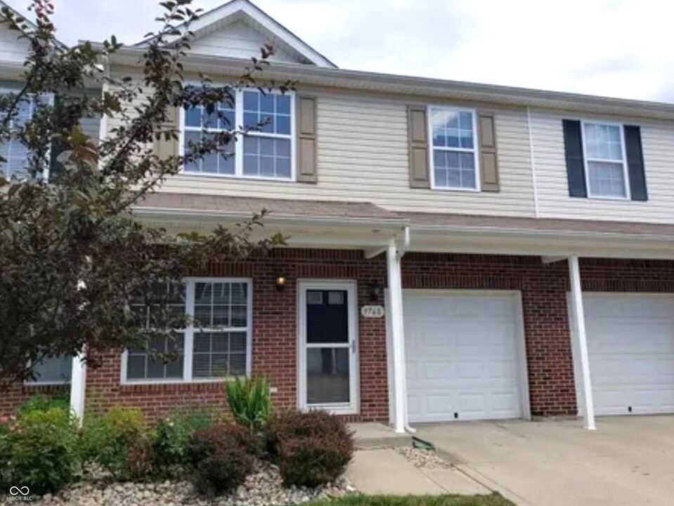 9768 Rolling Plain Dr in Noblesville, IN - Foto de edificio