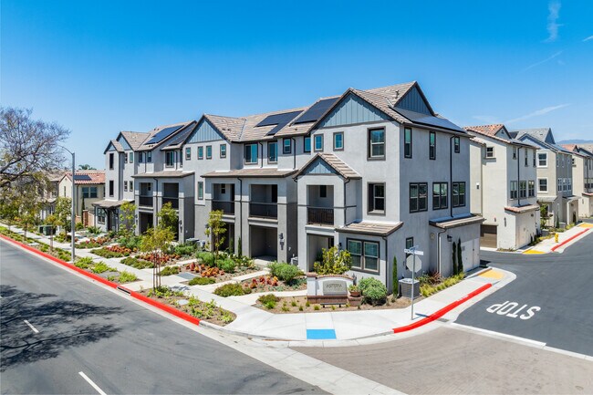 Asteria in West Covina, CA - Foto de edificio - Building Photo