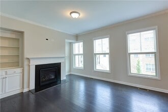 496 Sunset Park Dr in Suwanee, GA - Building Photo - Building Photo