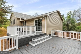 72 Pioneer Ln in Berkeley Springs, WV - Building Photo - Building Photo