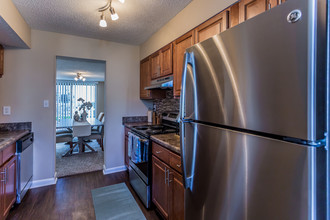 Poplar Place Townhomes in Memphis, TN - Building Photo - Interior Photo