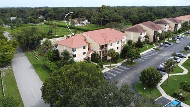 5801 Riverside Dr in Coral Springs, FL - Foto de edificio - Building Photo