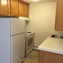 50 Franklin St-Unit -5 in Stoneham, MA - Building Photo - Building Photo