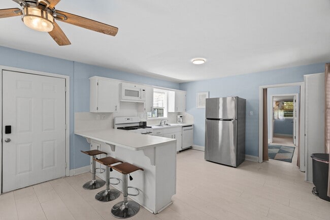 property at 3915 W Estes St