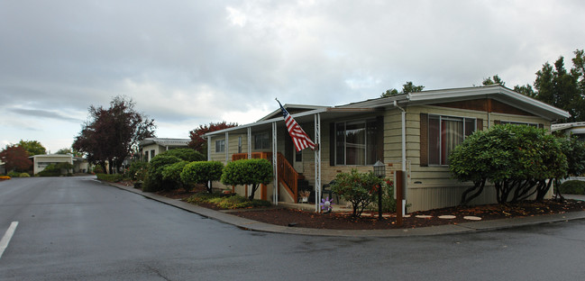 1800 Lakewood Ct in Eugene, OR - Building Photo - Building Photo