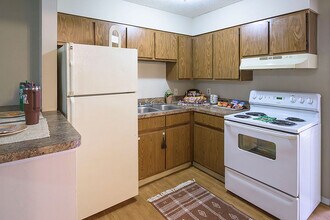 Shady Tree Apartments in Evansville, IN - Building Photo - Building Photo