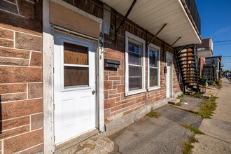 988 Saint-Louis Rue in Lachine, QC - Building Photo - Building Photo