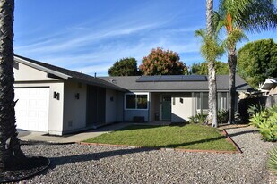 6671 Jackson Dr in San Diego, CA - Building Photo