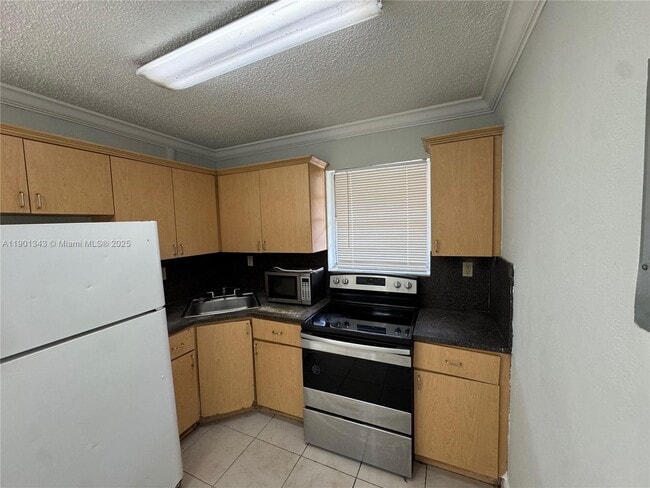 16118 NE 21st Ave in North Miami Beach, FL - Building Photo - Building Photo