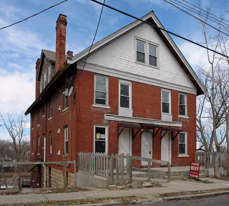 3007 Kerper Ave in Cincinnati, OH - Building Photo