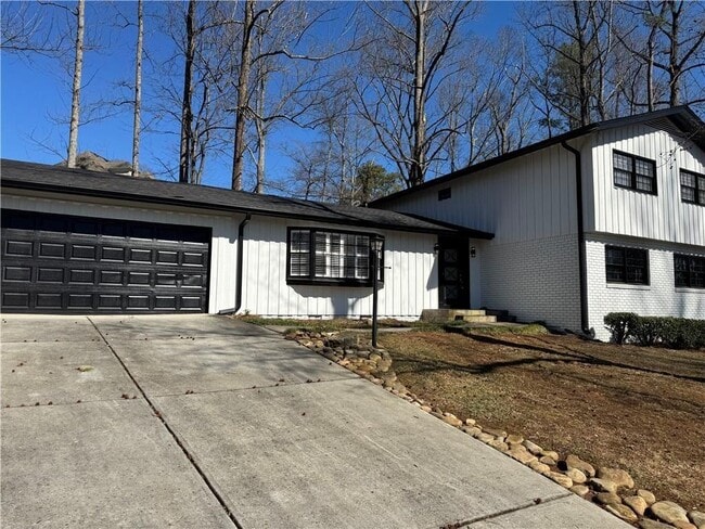 4832 Valley View Ct