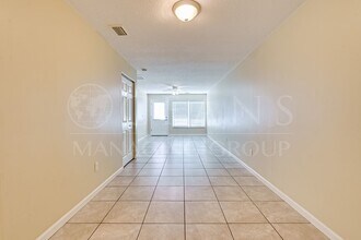 220 N Halifax Ave in Daytona Beach, FL - Building Photo - Building Photo