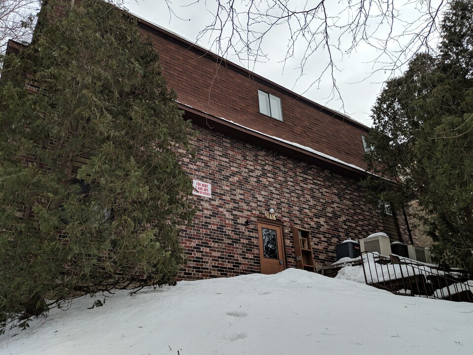 418 S Van Buren St in Iowa City, IA - Building Photo