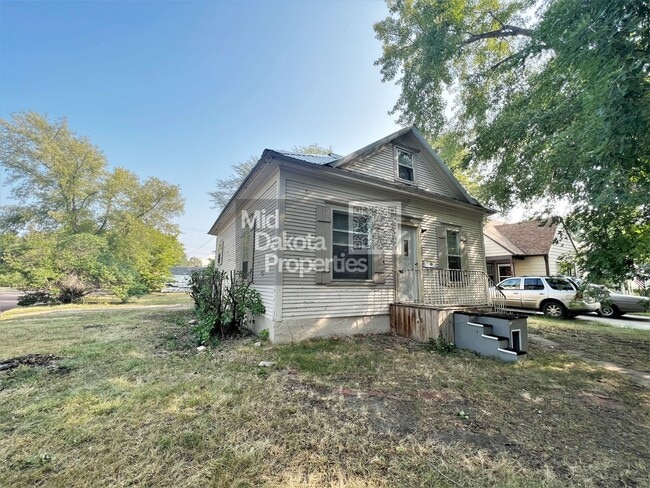1200 E 3rd Ave in Mitchell, SD - Building Photo - Building Photo