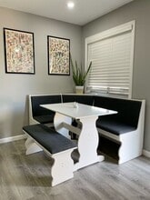 1600 N Sierra View St in Ridgecrest, CA - Foto de edificio - Building Photo