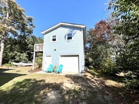 302 Norton St, Unit Guest House Apartment in Oak Island, NC - Building Photo