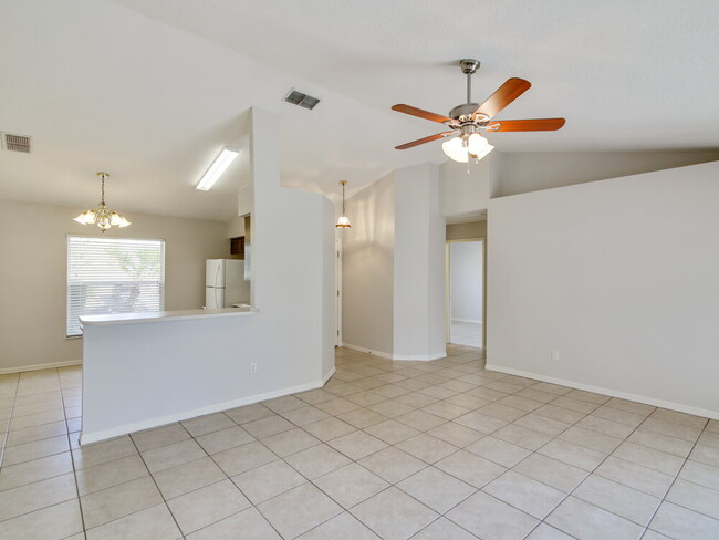 918 Palm Forest Ln in Minneola, FL - Foto de edificio - Building Photo