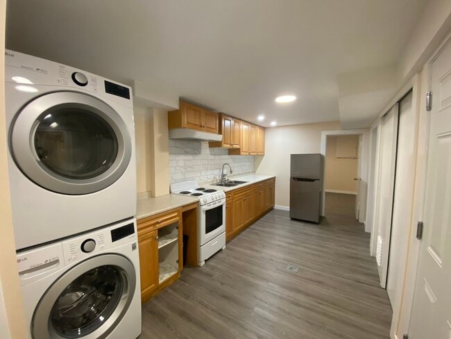 1110 St Patrick Crescent in Nanaimo, BC - Building Photo - Building Photo