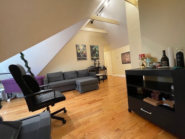 5 Irving St, Unit 3 in Somerville, MA - Foto de edificio - Building Photo