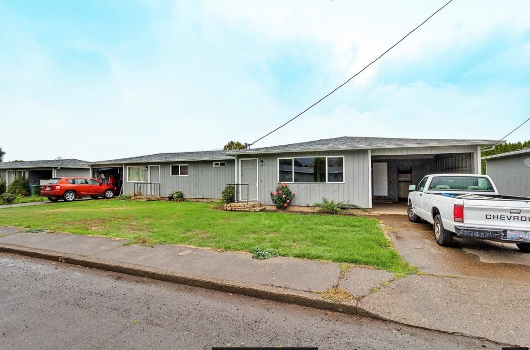 1148-1268 Kennedy St in Woodburn, OR - Building Photo