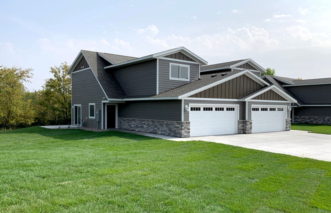 Sommersby Village Townhomes in St. Cloud, MN - Foto de edificio