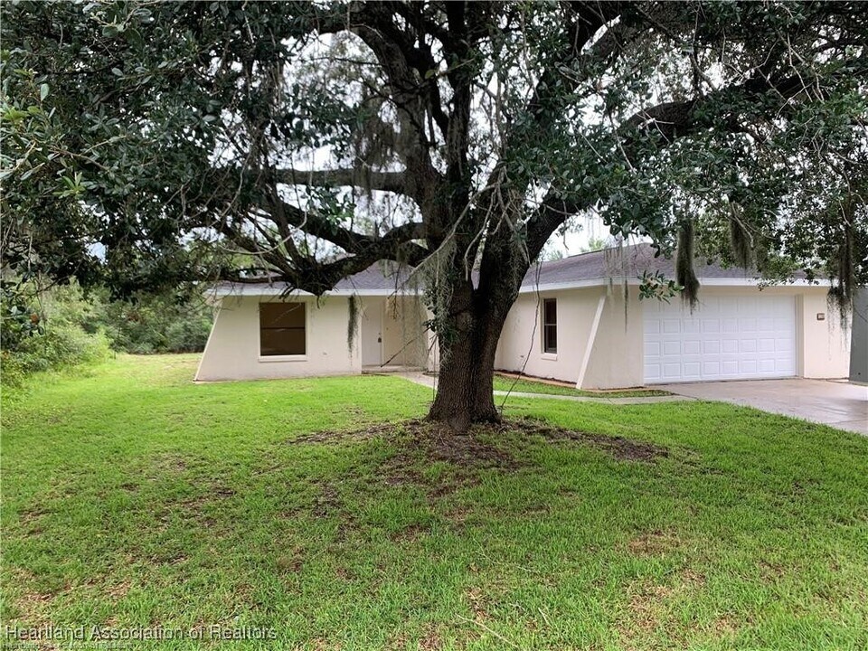 3017 Beech Ave in Lake Placid, FL - Building Photo