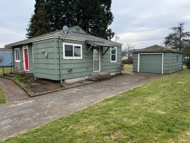 1835 F St in Springfield, OR - Building Photo - Building Photo