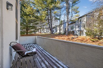 5619 Vantage Point Rd in Columbia, MD - Foto de edificio - Building Photo