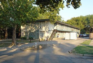 Emerald Isle in Dallas, TX - Building Photo