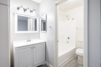 Fountain Creek Apartments in Long Beach, CA - Foto de edificio - Interior Photo