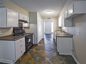 4230 Park Forest Dr in Memphis, TN - Building Photo - Building Photo