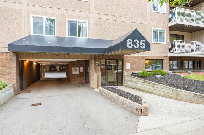 835 19th Ave SW in Calgary, AB - Building Photo - Building Photo