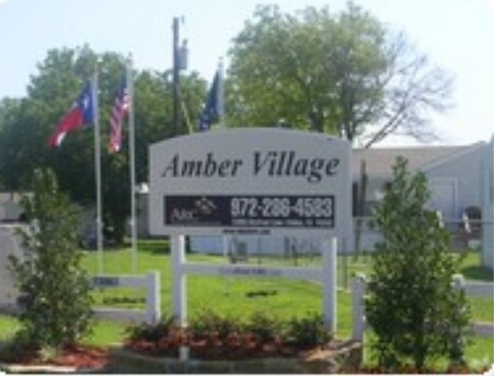 Amber Village in Dallas, TX - Foto de edificio