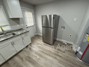 705 N Main St in Stanley, NC - Building Photo - Building Photo