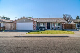 1741 McComb Ave in Porterville, CA - Building Photo