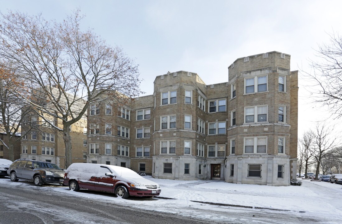 6747 S Oglesby Ave in Chicago, IL - Foto de edificio