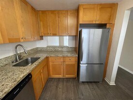 4700 Washington St in Hollywood, FL - Building Photo