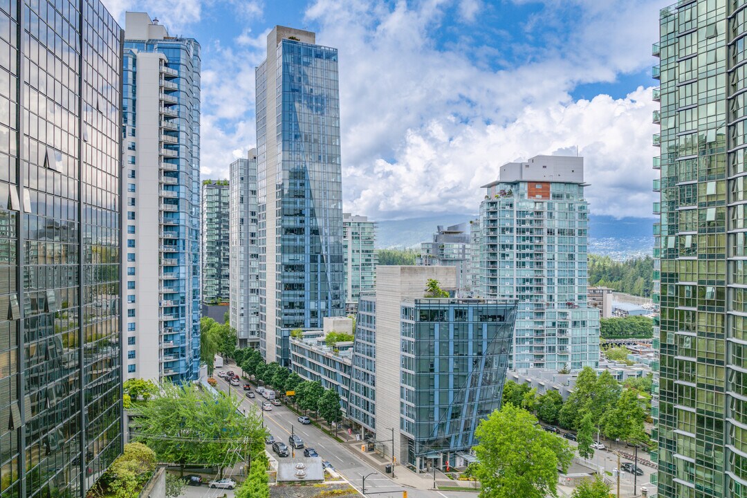 1477 West Pender in Vancouver, BC - Building Photo