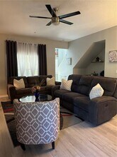 1951 Sunset Palm Dr in Apopka, FL - Foto de edificio - Building Photo