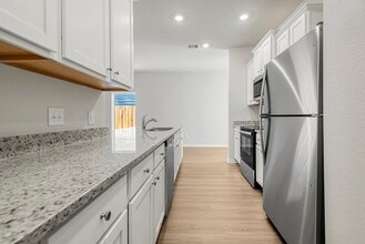 8207 Burnt Orchid Dr in Houston, TX - Building Photo - Building Photo