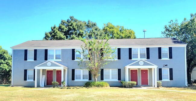 Midtown Oaks Townhomes in Mobile, AL - Building Photo - Building Photo