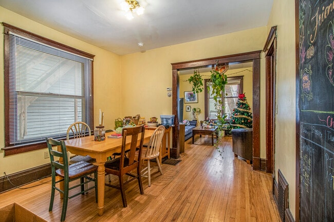 property at 407 Hamilton Pl