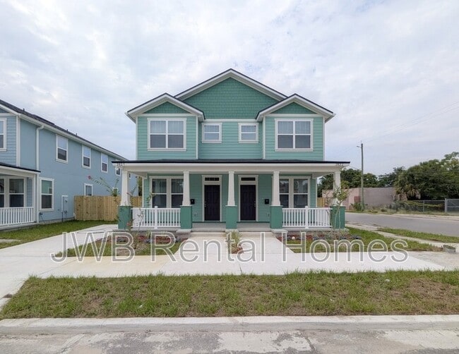 property at 262 E 18th St
