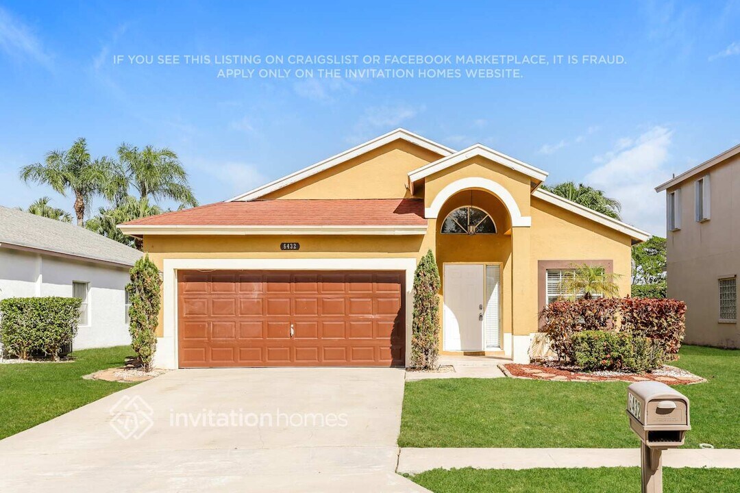 6432 Lansdowne Cir in Boynton Beach, FL - Building Photo