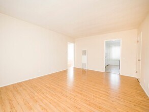 6538 Fountain Ave in Los Angeles, CA - Foto de edificio - Building Photo