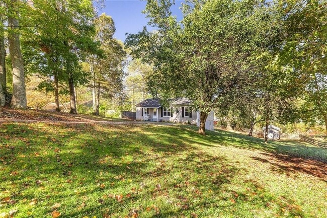 255 Lowry St in Ball Ground, GA - Building Photo - Building Photo